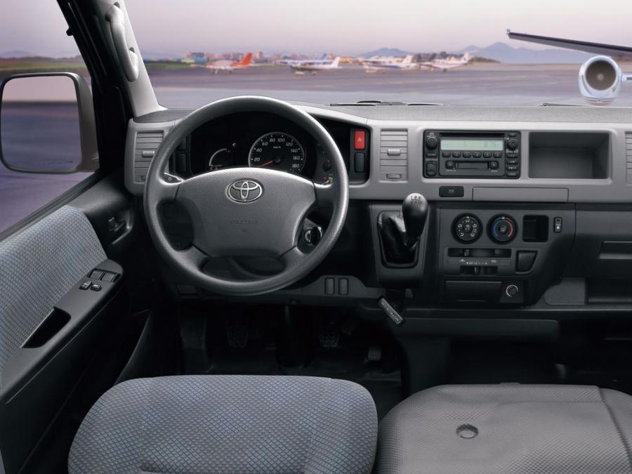  Toyota Hiace Combi High Roof 2004 года  (фото 4 из 10)
